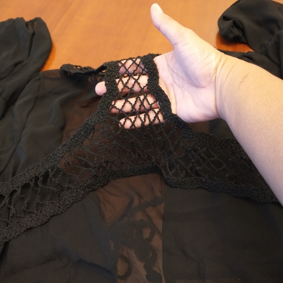 🌺Poof ❤️❤️black long sleeve top - Picture 6 of 9